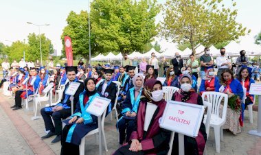 Üniversitemiz 2020-2021 Akademik Yılı Mezunlarını Coşku ile Uğurladı