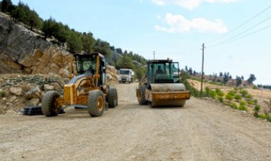 Büyükşehir Çağlayancerit’te Yeni Yol Açıyor