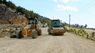 Büyükşehir Çağlayancerit’te Yeni Yol Açıyor