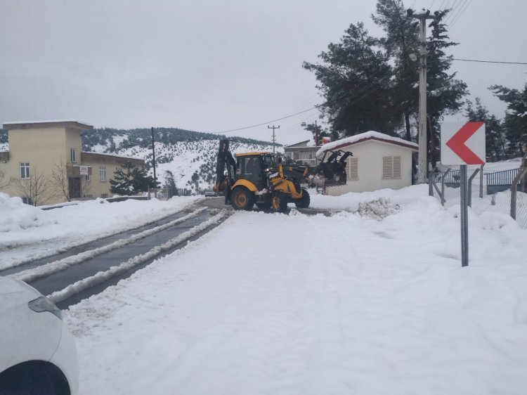 Dulkadiroğlu Sokaklarında Kar Temizliği Devam Ediyor