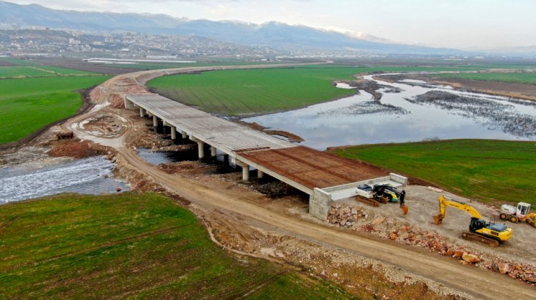 210 Metrelik Köprüde Kiriş Montajı da Tamam